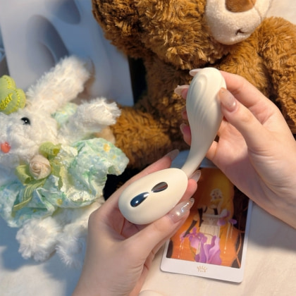 Vibrator Deya Purtabil cu Sucțiune pentru Clitoris Alb 9